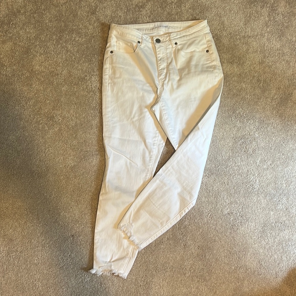 LOFT ankle cop pants with frayed bottoms. Size 6 curvy skinny.